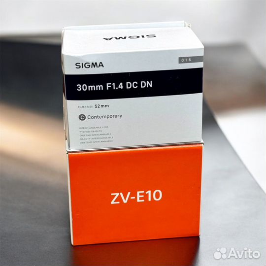Sony Zv-E10 Body+Sigma 30mm f/1.4 DC DN