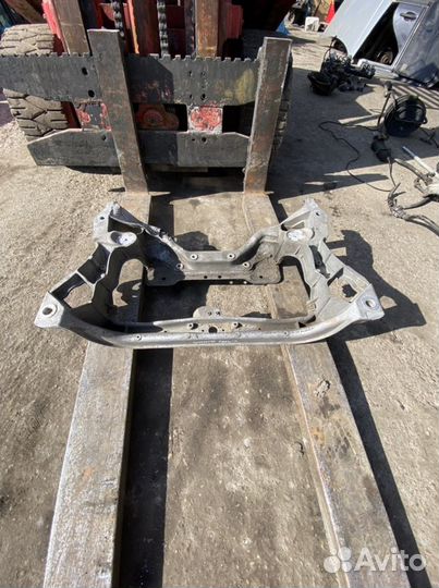 Передняя балка mercedes