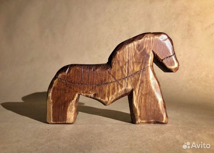 Лошадки из дерева