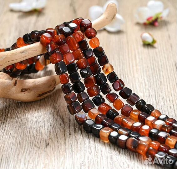 Агаты натуральные, квадратные. 8 мм., 46 шт