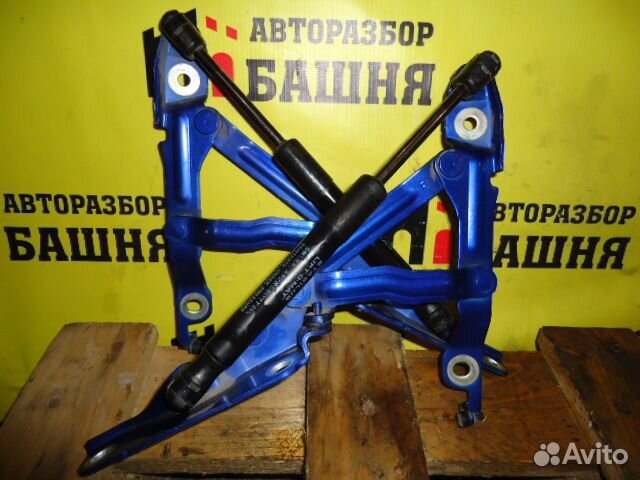 Mazda 3 Петля багажника седан левая