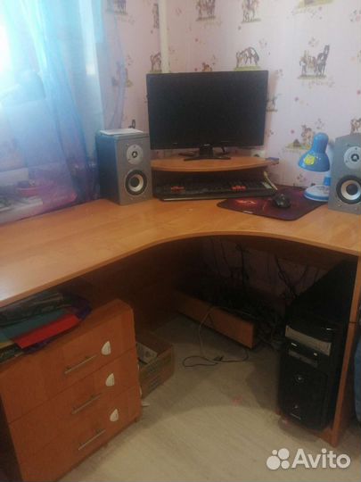 Компьютерный стол