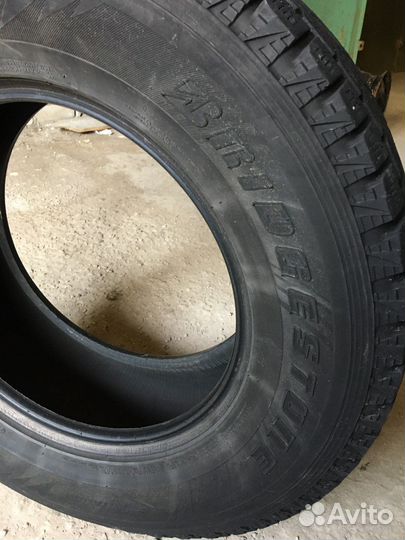Bridgestone Blizzak DM-V1 275/65 R17