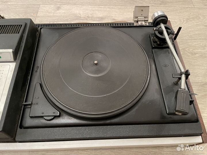 Виниловый проигрыватель