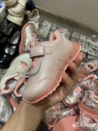 Кроссовки для девочек