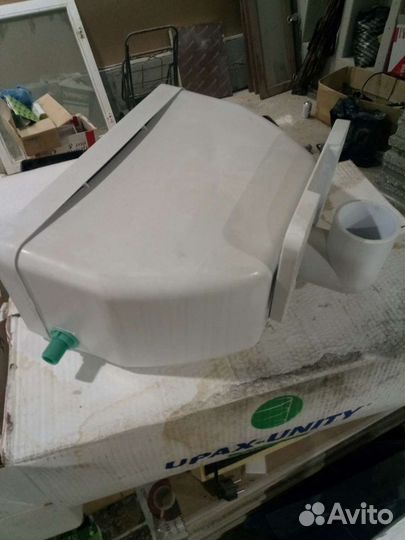 Бачок пластиковый на унитаз