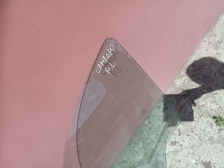 Переднее левое стекло Renault Sandero