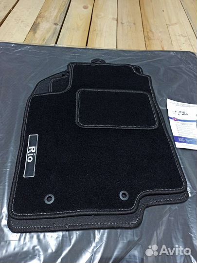 Автомобильные коврики Ворсовые