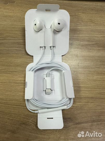 Наушники Apple EarPods Lightning A1748