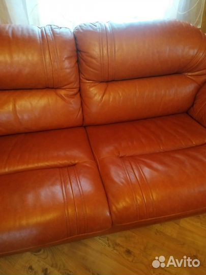 Кожаный диван фабрики 8 марта