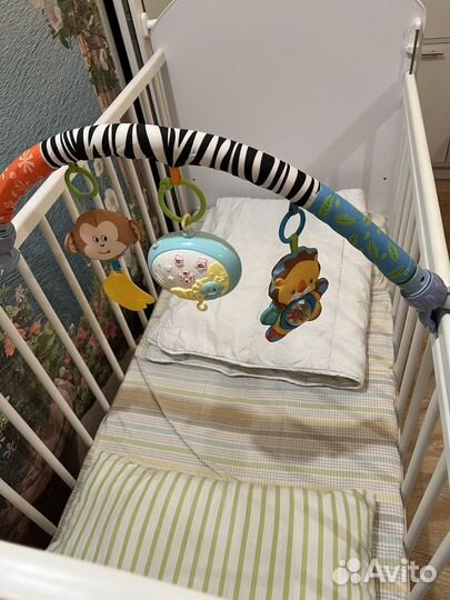Детская кроватка с маятником и ящиком