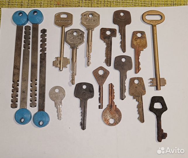 Ключи разные 18 шт, советские и современные