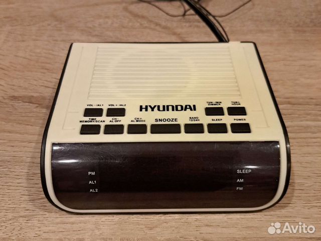 Радиоприемник с часами Hyundai