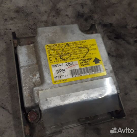 Блок управления безопасностью Мицубиси Лансер 9