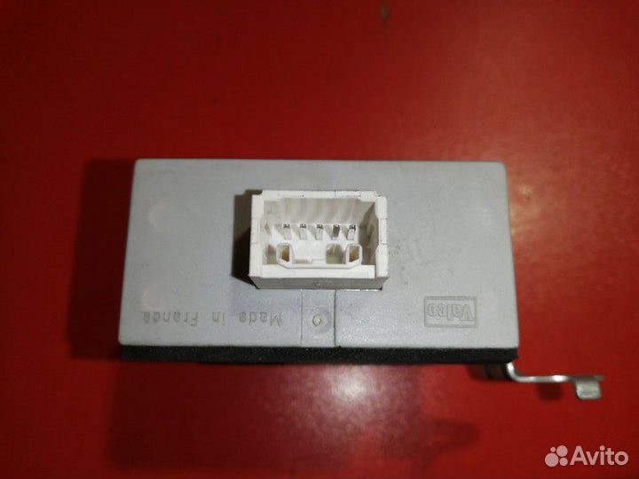 Блок управления дверьми Toyota Corolla ZZE121L