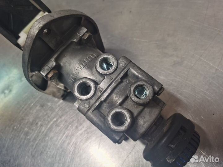 Кран тормозной подпедальный Yutong ZK 6122