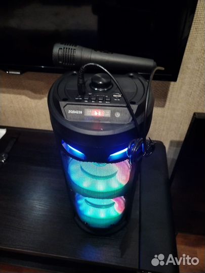 Беспроводная блютуз колонка с микрофоном