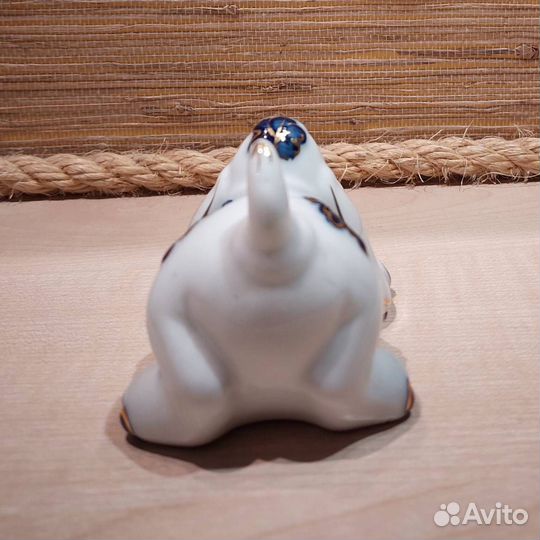 Статуэтка-копилка щенка. Гжель