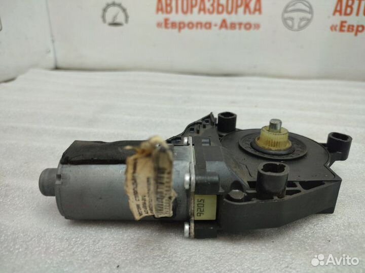 Моторчик стеклоподъемника передний правый Audi A8