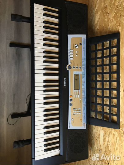 Синтезатор yamaha psr r200