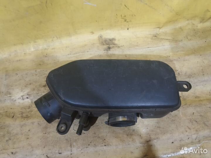 Корпус воздушного фильтра Subaru Impreza (G11 2000