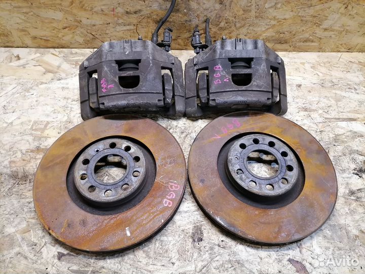 Тормоза передние комплект Audi A4 B7 2.0T BGB