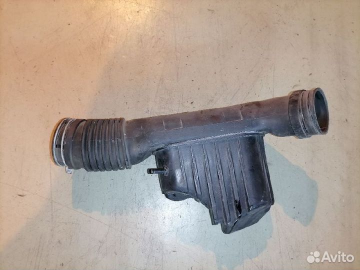 Патрубок воздушного фильтра 17860-70010 Toyota Cha