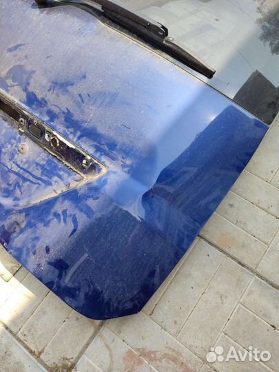 Крышка багажника Toyota noah azr60