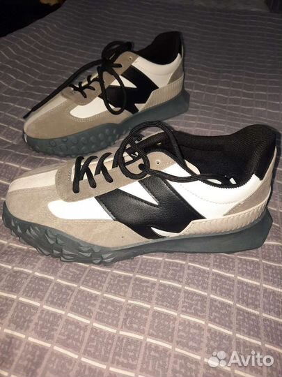 Кроссовки женские