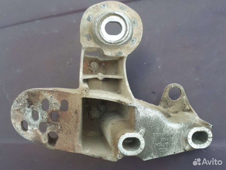 Левый кронштейн подрамника ауди а6 с5