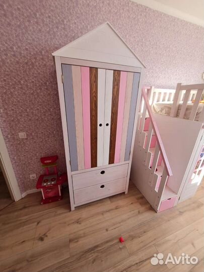 Комплект мебели в детскую комнату