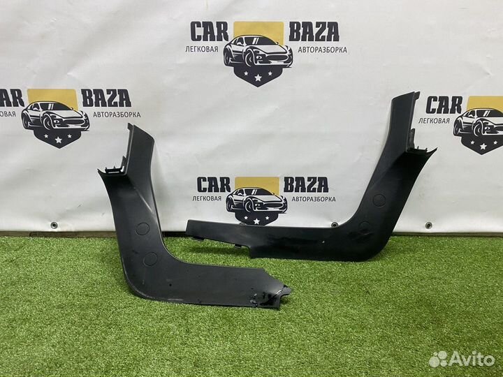 Обшивка двери багажника Audi A8