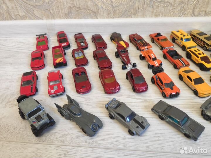 Машинки металлические HotWheels