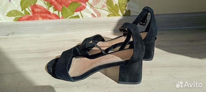 Босоножки женские