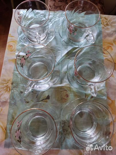 Чашки с блюдцами