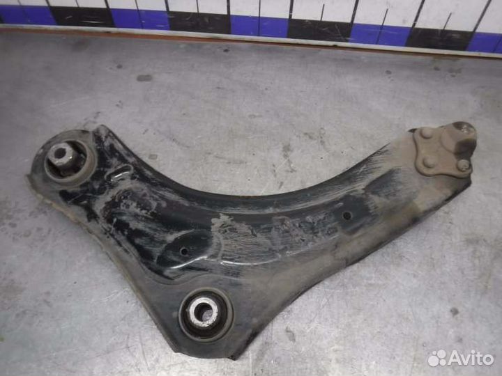 Рычаг подвески передний правый Renault Fluence K4M