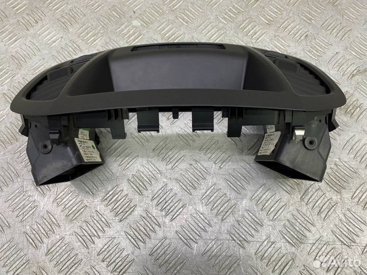 Б/У Дефлектор воздушный центральной консоли Opel