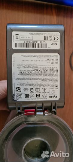 Мощный но легкий беспроводной пылесос Dyson V7