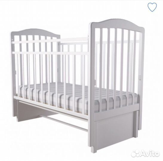 Детская кроватка с универсальным маятником