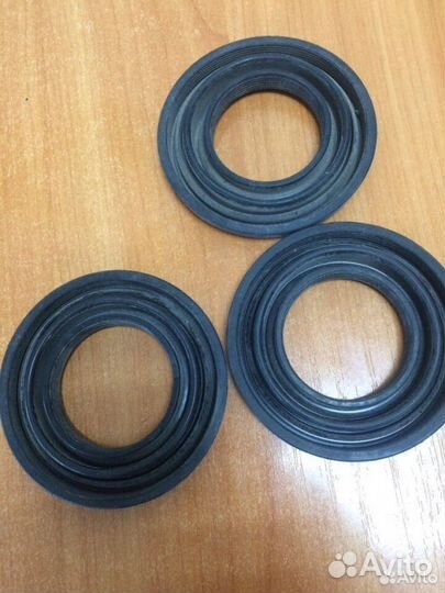 Пыльник фары передний Toyota Rav4 2005-2010