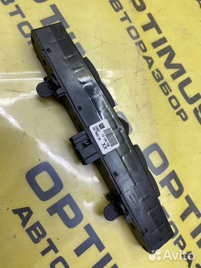 Блок кнопок Opel Astra H 13100109