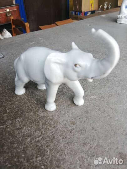 Статуэтки (фарфор)