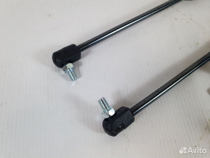 Упоры капота Шевроле Нива