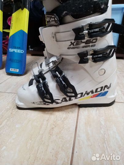 Горнолыжные ботинки и лыжи