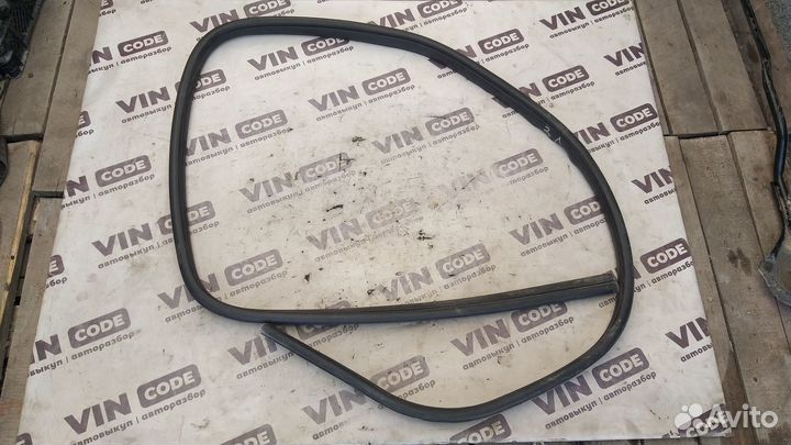 Уплотнитель двери задний левый Ford Kuga 1