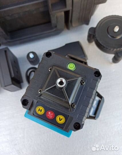 Аккумуляторный лазерный уровень Makita 4D (Арт.182