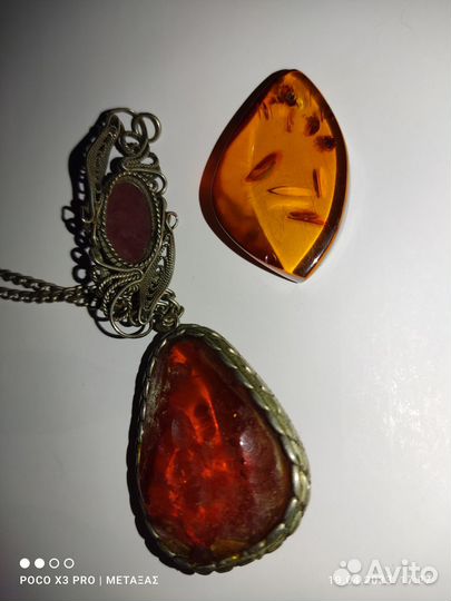 Старый кулон с камнем