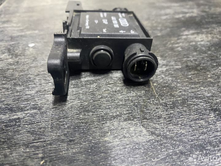 Блок управления центральным замком Audi A6 C4