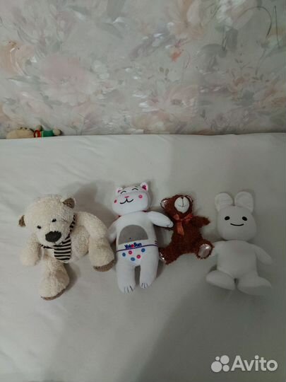 Пакетом мягкие игрушки