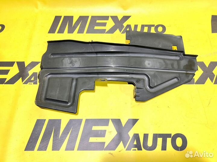 Дефлектор радиатора левый Toyota Avensis AZT250